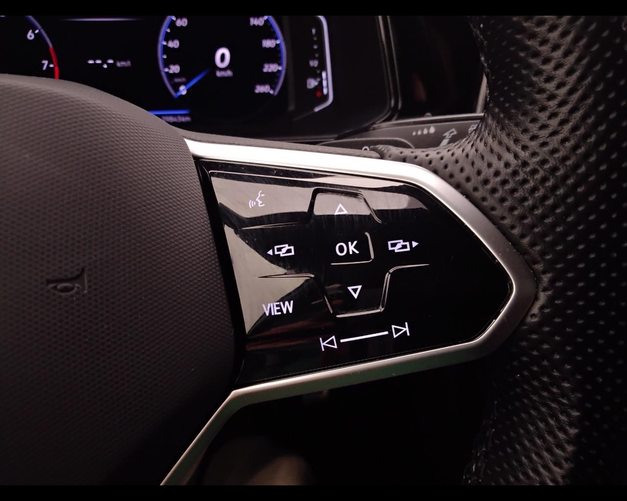 VOLKSWAGEN T-Roc 2022 - T-Roc 1.5 tsi R-Line dsg