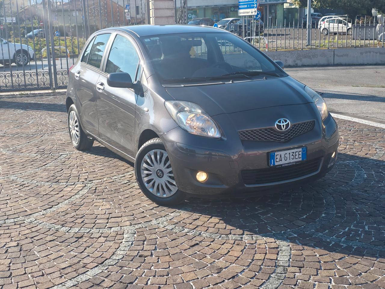 Toyota Yaris 1.0 5 porte