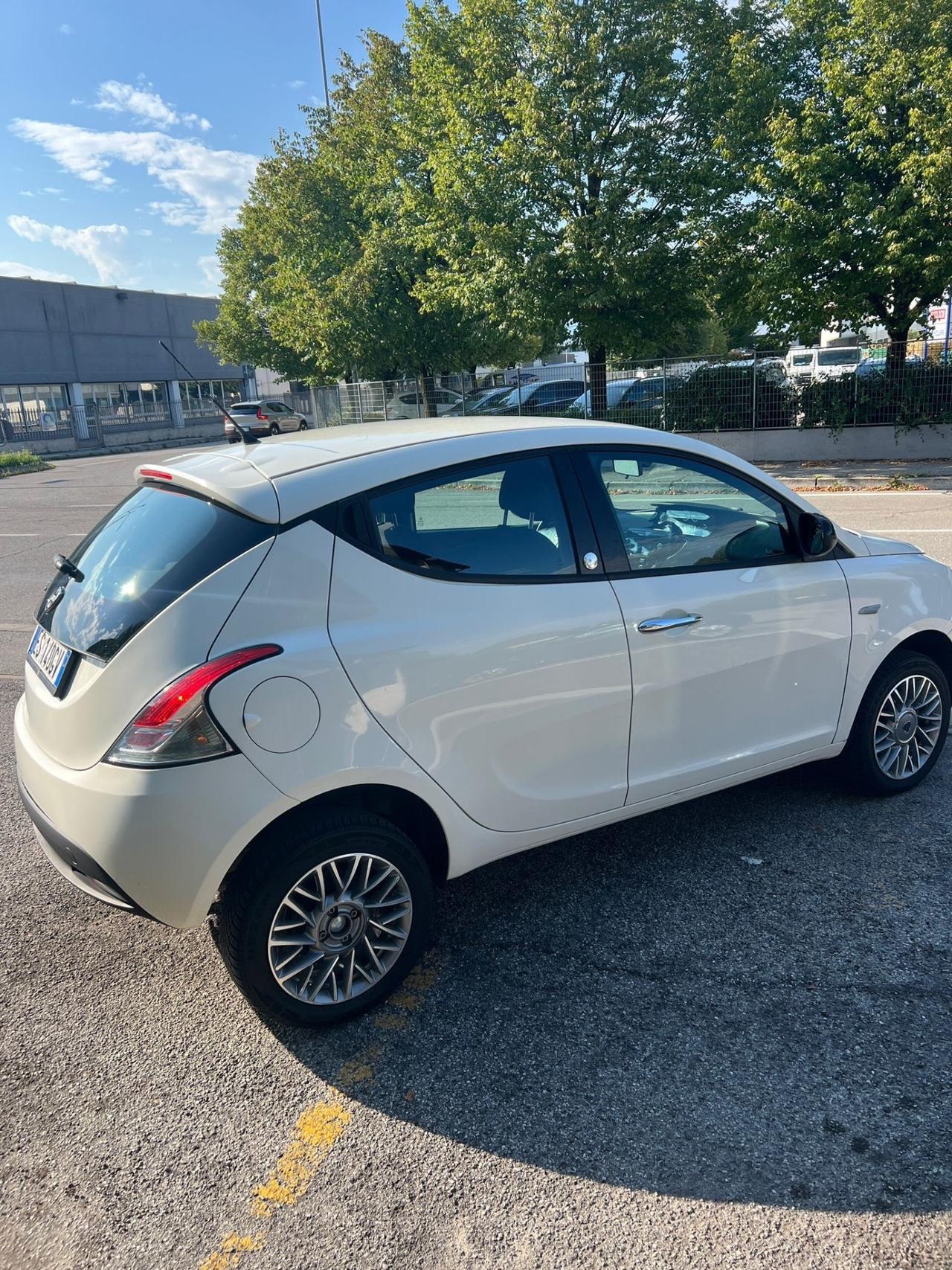 Lancia Ypsilon 0.9 TwinAir 85 CV 5 porte Metano Ecochic Gold