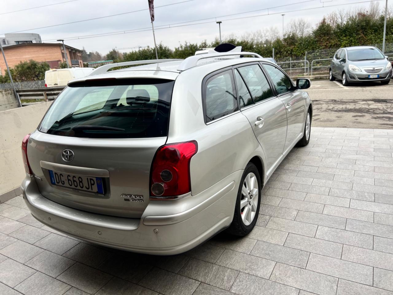 Toyota Avensis 2.0 D-4D 16V Station Wagon