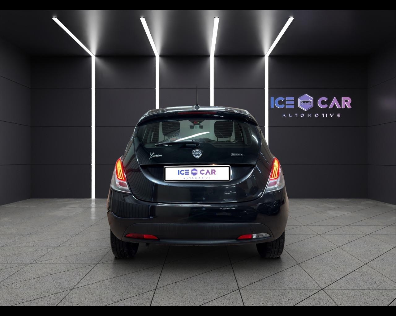 LANCIA Ypsilon 1.0 FireFly 5 porte S&S Hybrid Silver