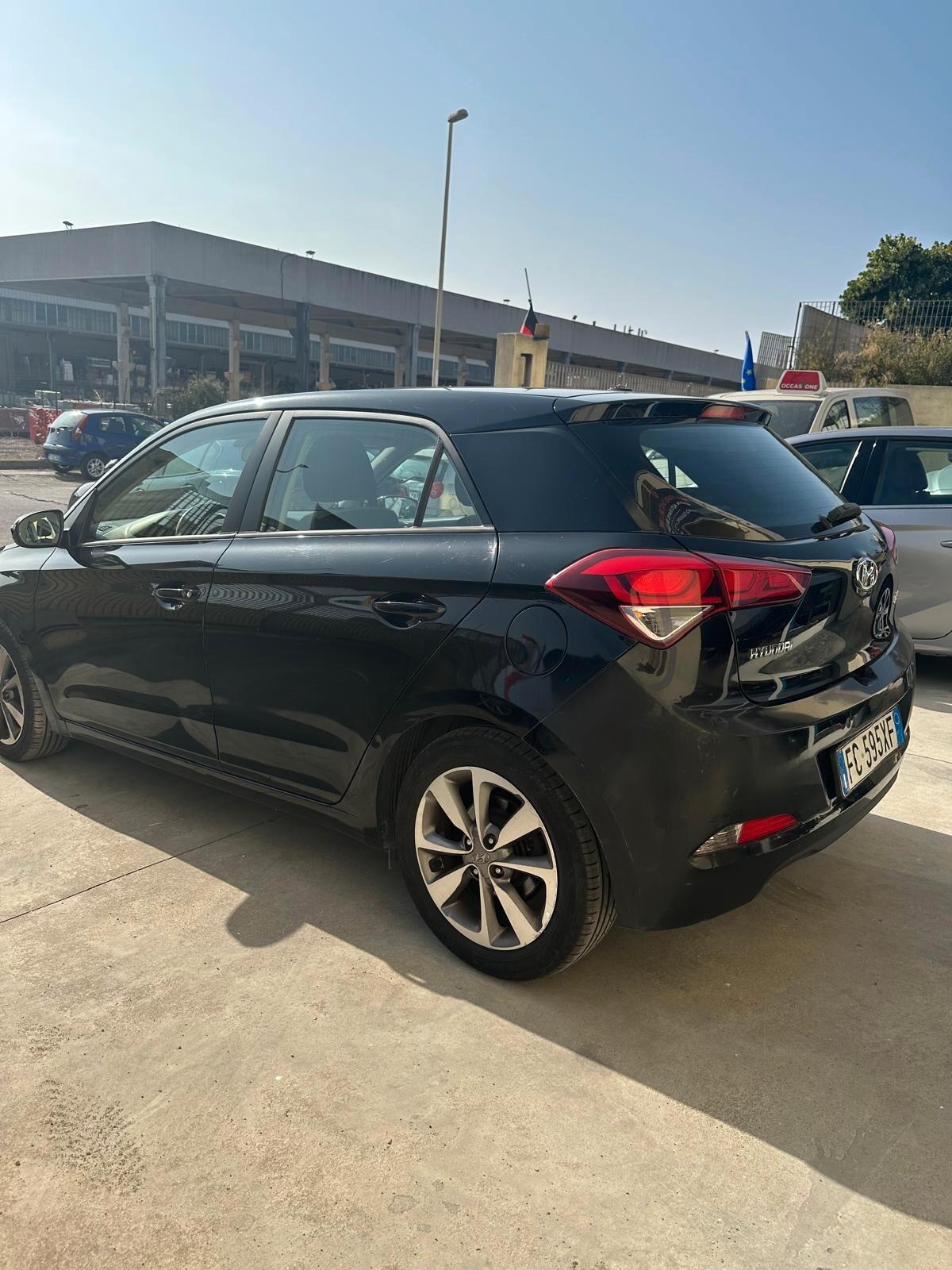Hyundai i20 BENZINA 2016 ACCESSORIATA NEOPATENTATI