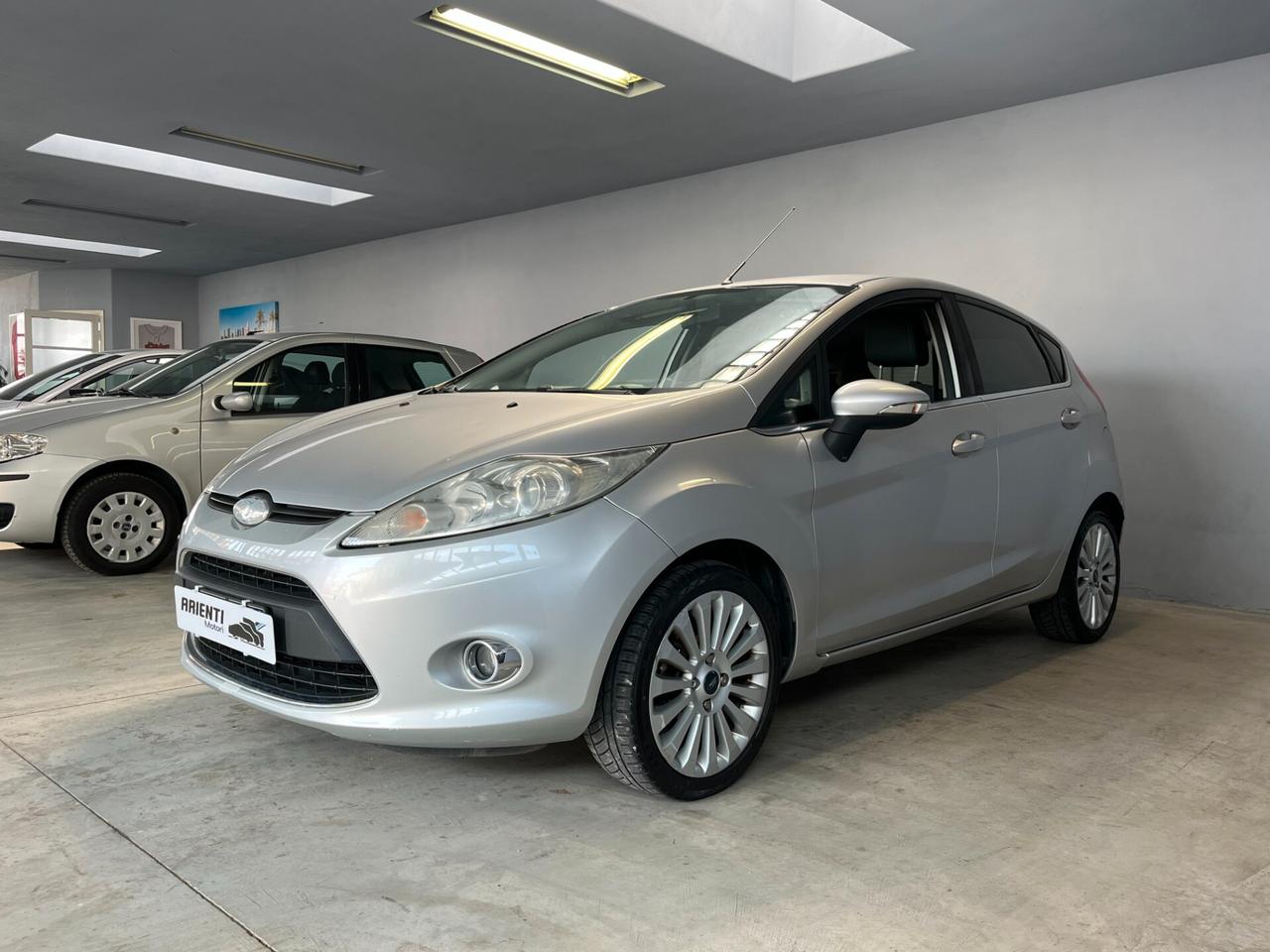 Ford Fiesta 1.2cc TITANIUM 82cv 5 PORTE x NEOPATENTATI