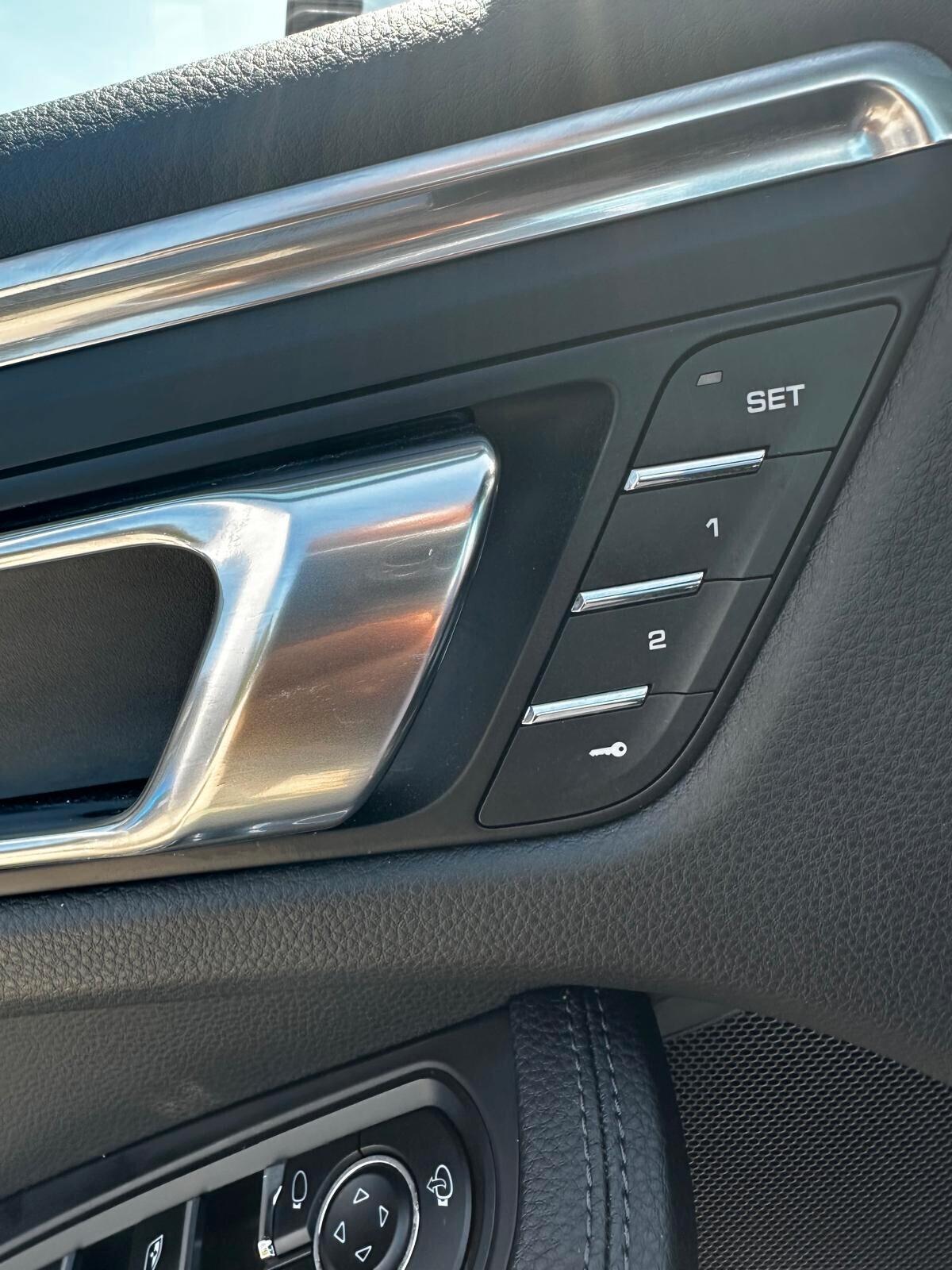Porsche Macan 2.0 /tetto/pasm/carplay/full