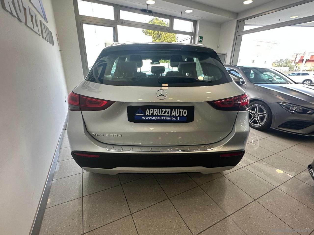 MERCEDES-BENZ GLA 200 d Automatic Business Extra
