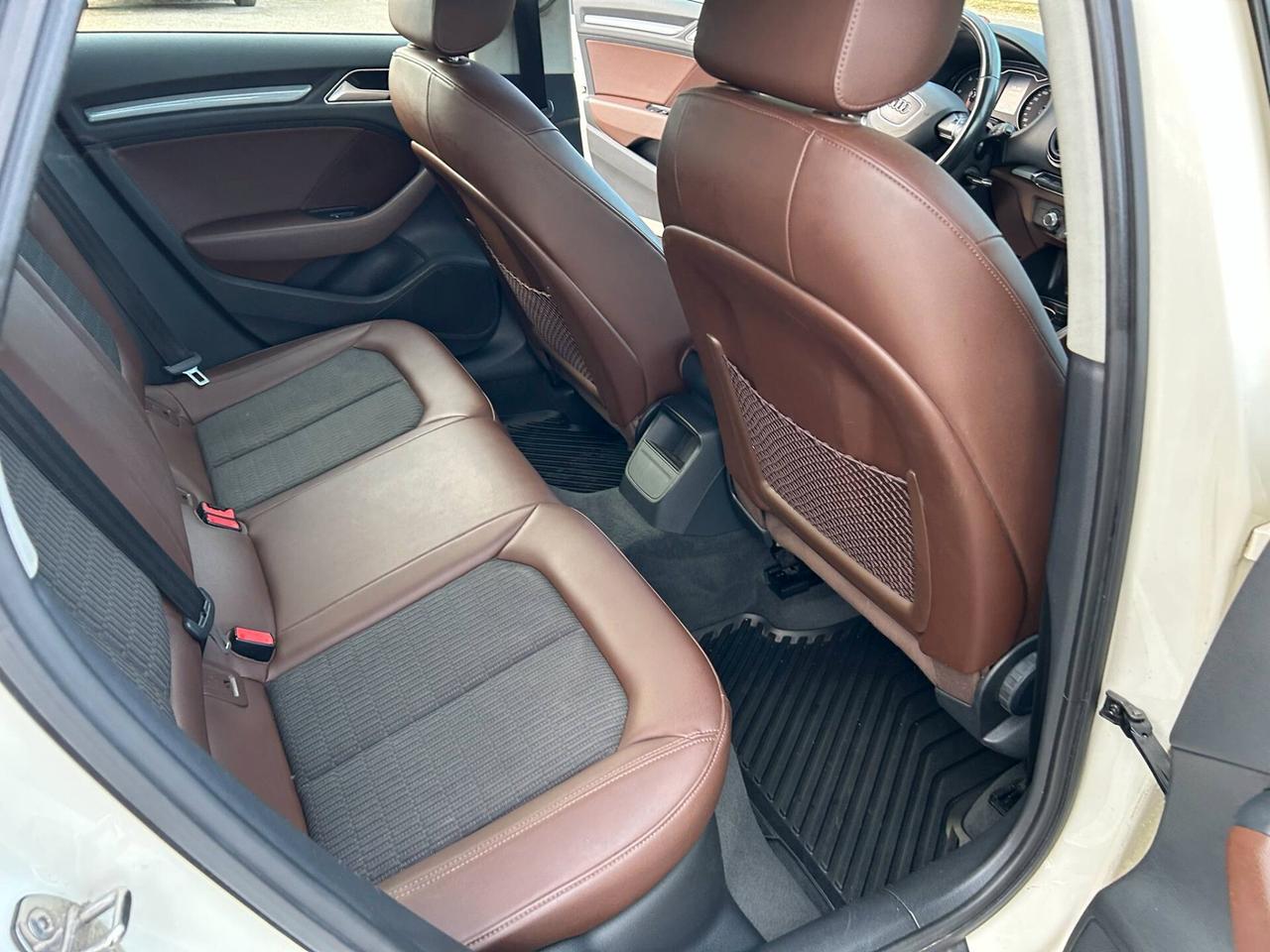 Audi A3 SPB 1.6 TDI 105 CV Ambition PELLE XENO NAVI