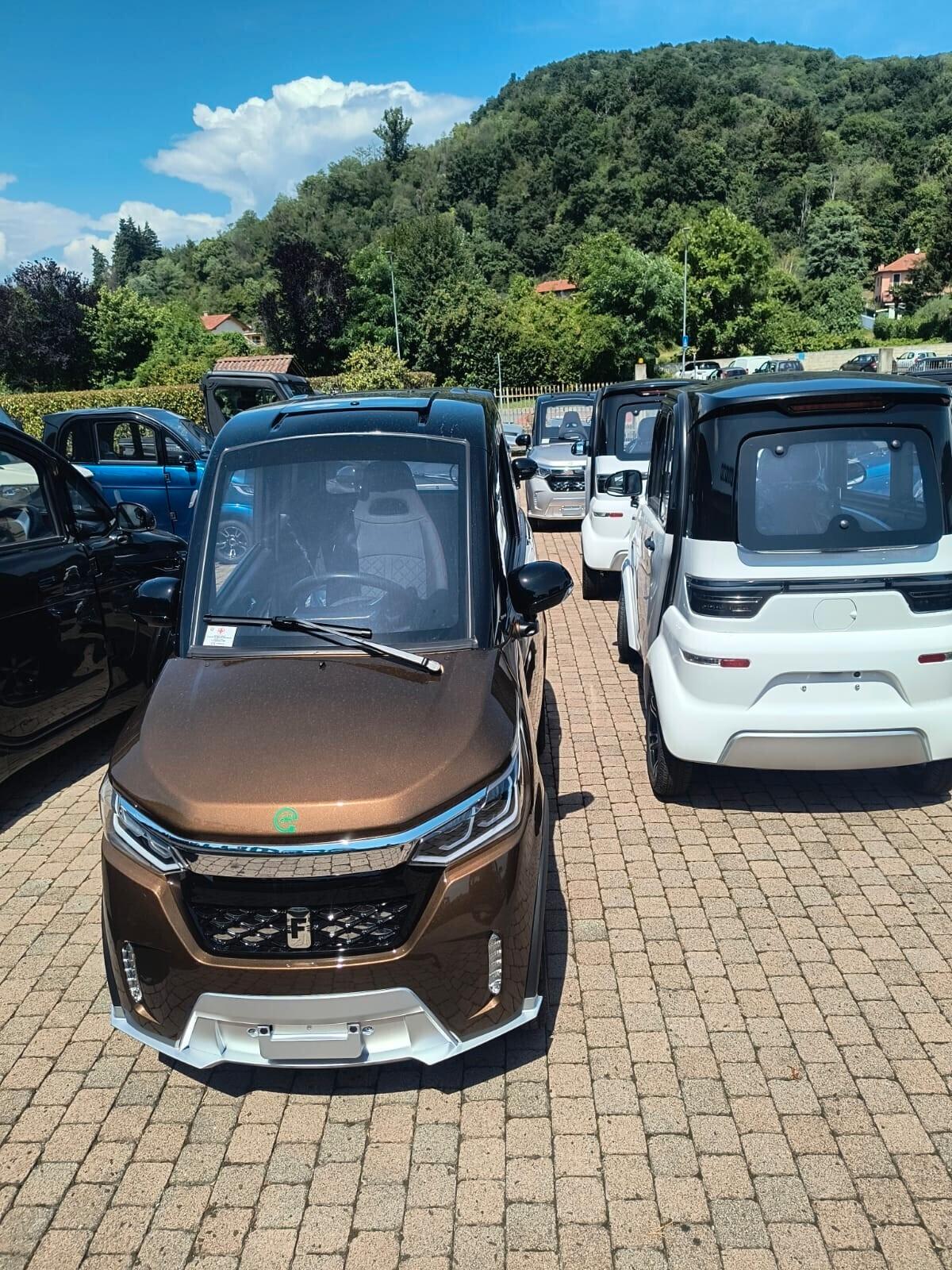 MINI AUTO DISABILI SCOOTER CABINATO ANZIANI