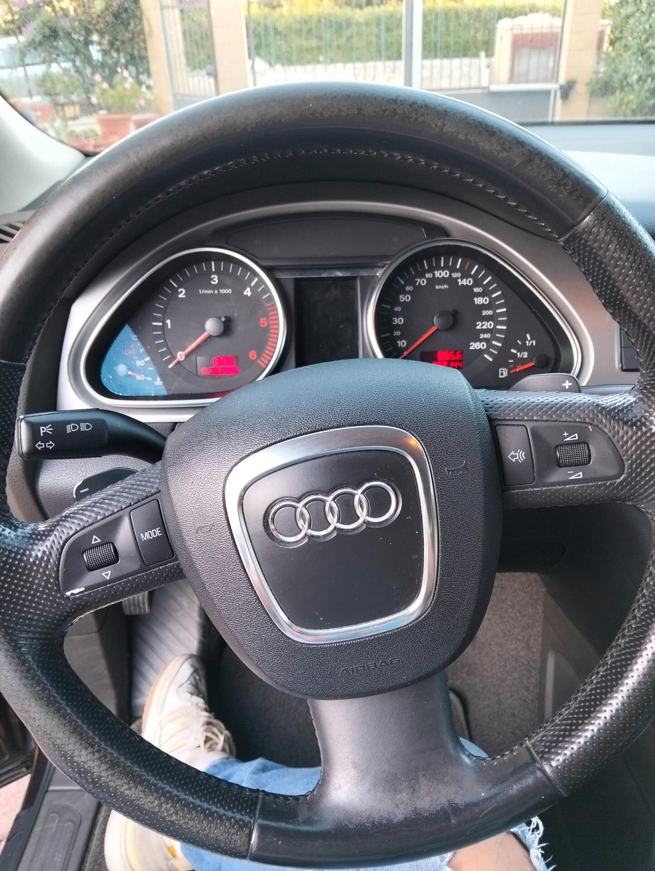 Audi Q7 3.0 V6 TDI 233CV quattro tiptronic
