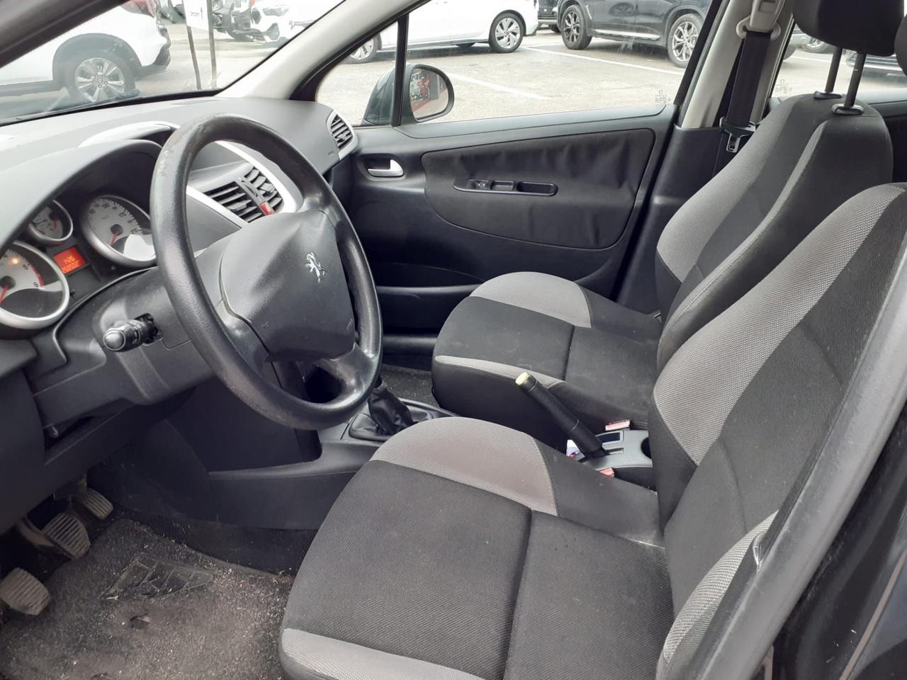 Peugeot 207 1.4 HDi 70CV 5p. ONE Line