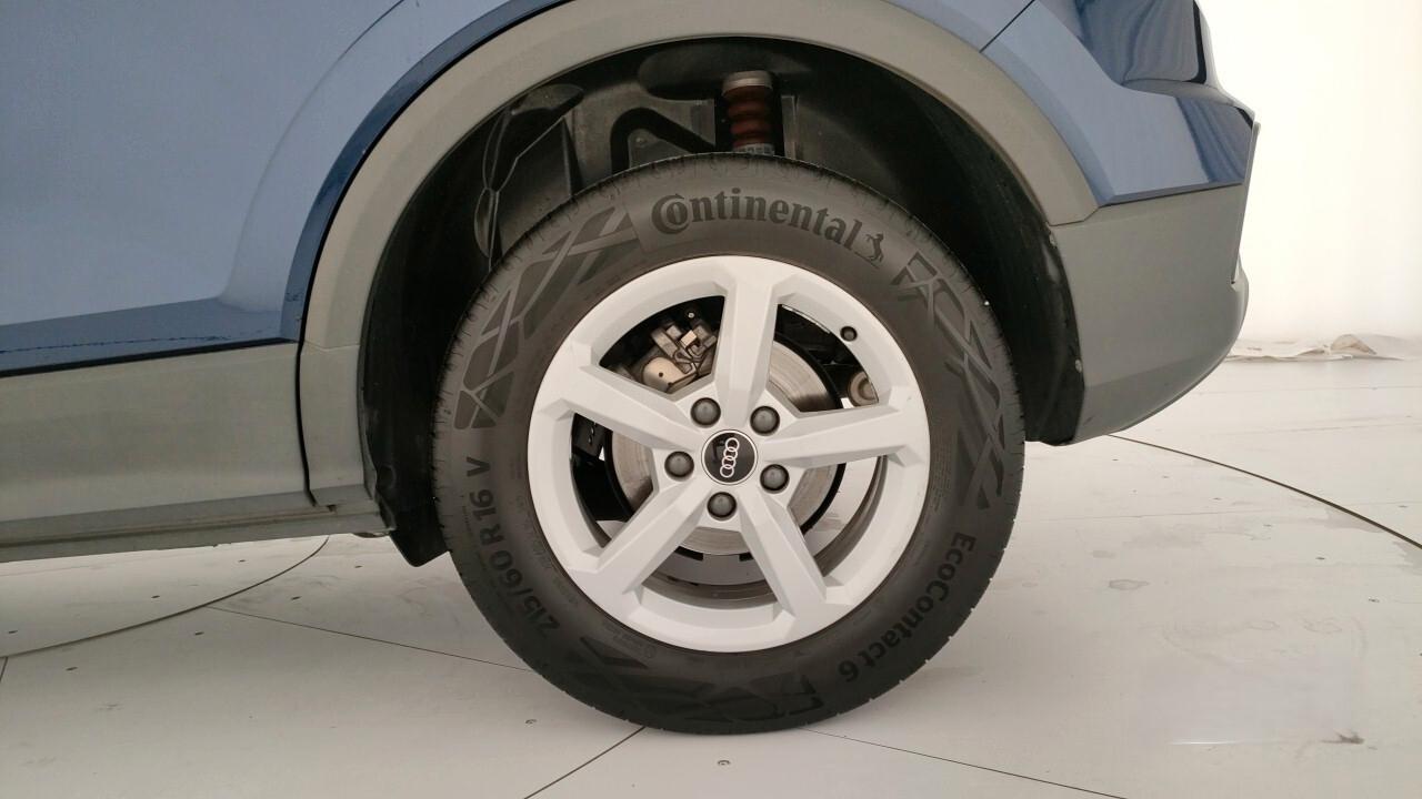 Audi Q2 30 TDI Identity Black