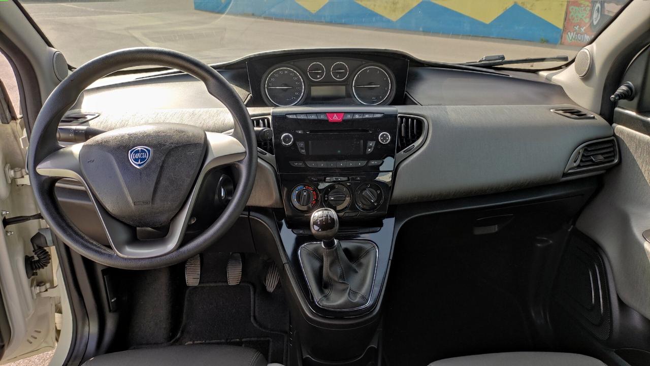 Lancia Ypsilon 1.3 MJT 95CV 5 porte NEOPATENTATI - 2015