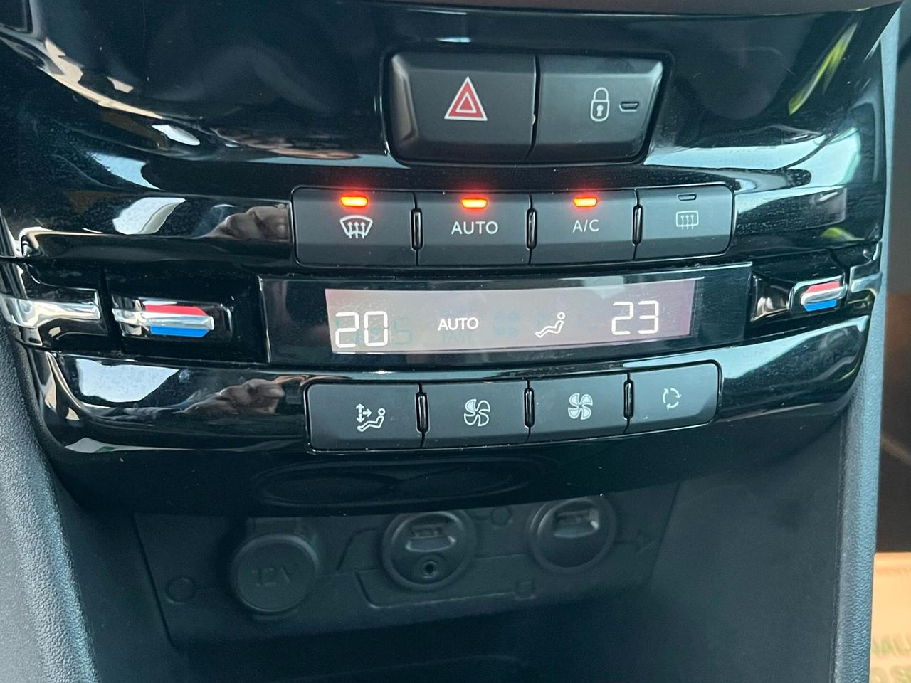 Peugeot 2008 1.6 HDi 115 CV Allure