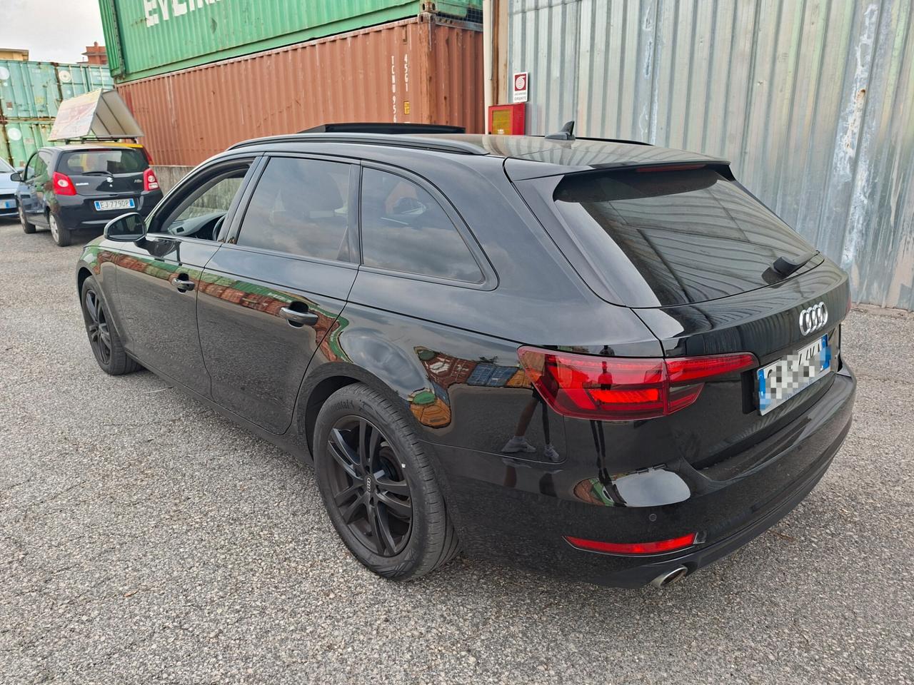 Audi A4 2.0 TDI 150 CV S tronic Total Black TETTO