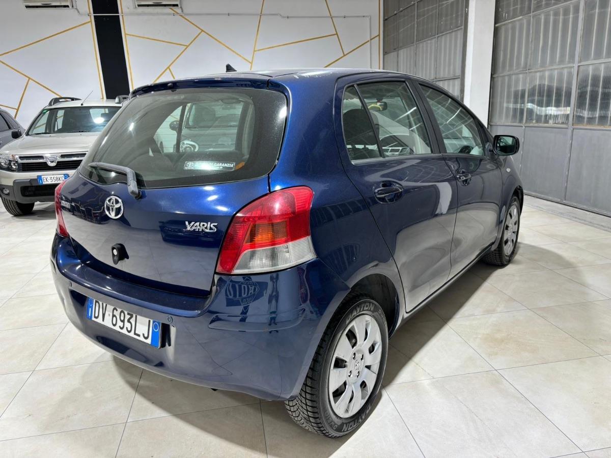 TOYOTA - Yaris - 1.0 5p.