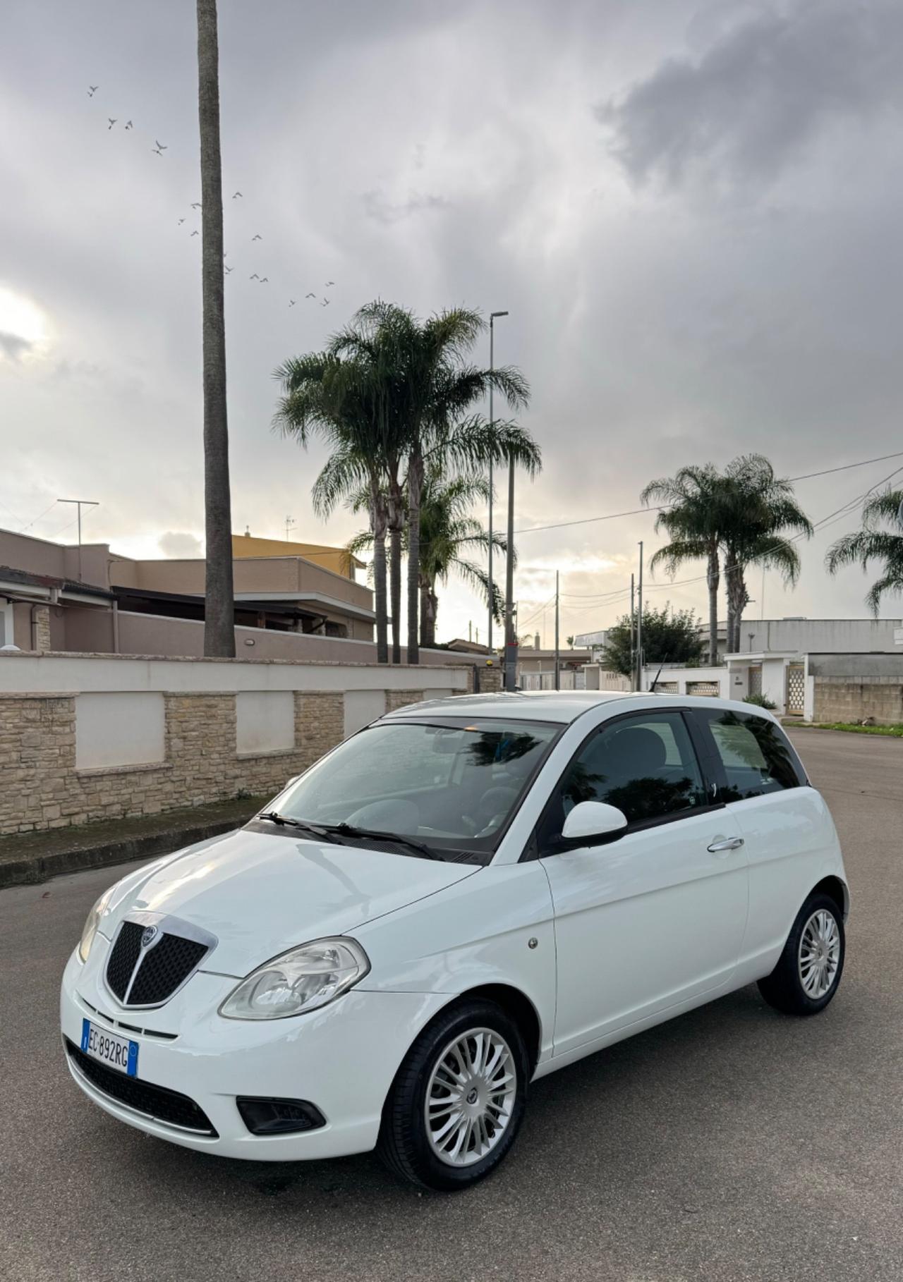 LANCIA Y 1.3 DIESEL DIVA 2010