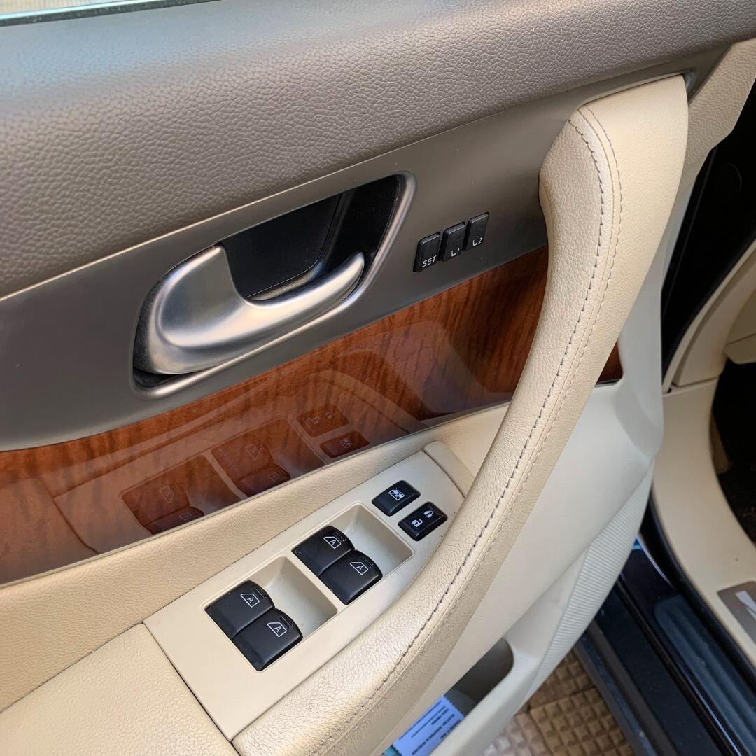 Infiniti QX70 3.0 diesel V6 AT GT Premium