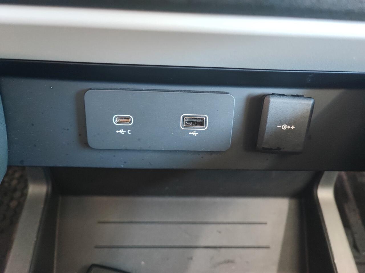 Land Rover Defender 90 3.0D I6 200 CV AWD Auto X-Dynamic SE