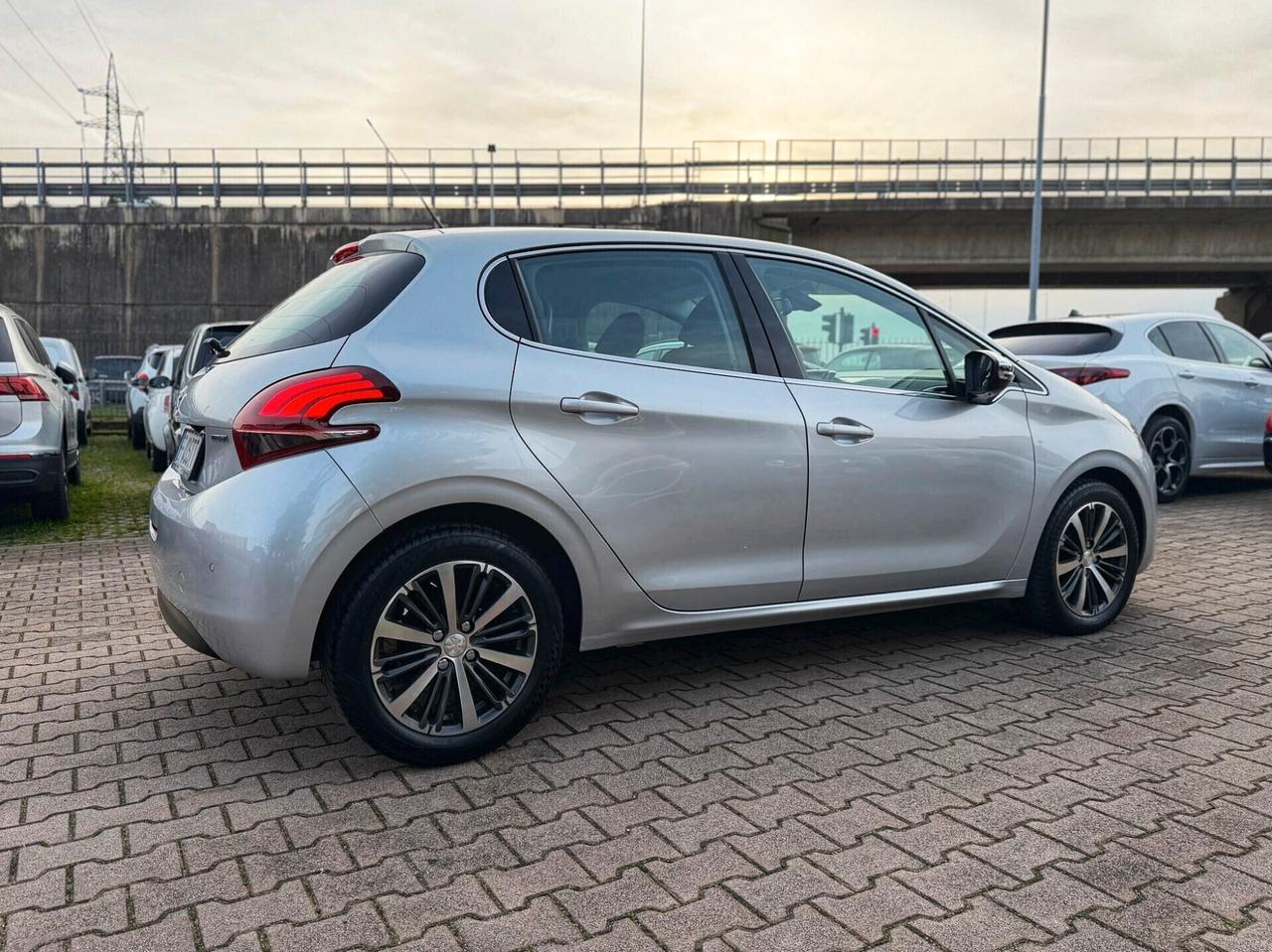 Peugeot 208 BlueHDi 75 CV NAVIGA CRUISE CAMERA OK NEOPATENTATI