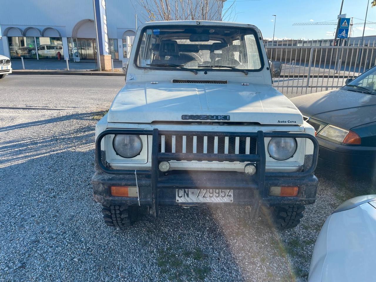 Suzuki SJ 410 Berlina De Luxe