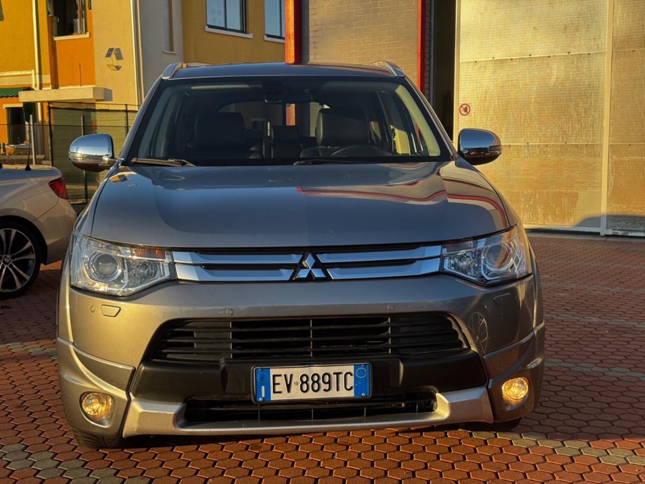 Mitsubishi Outlander 2.2 DI-D 4WD Instyle 7p. GANCIO TRAINO