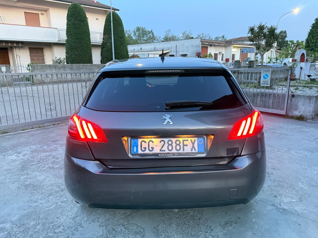 Peugeot 308 1.2 Turbo Benzina POCHI KM 2021 NEOPAT