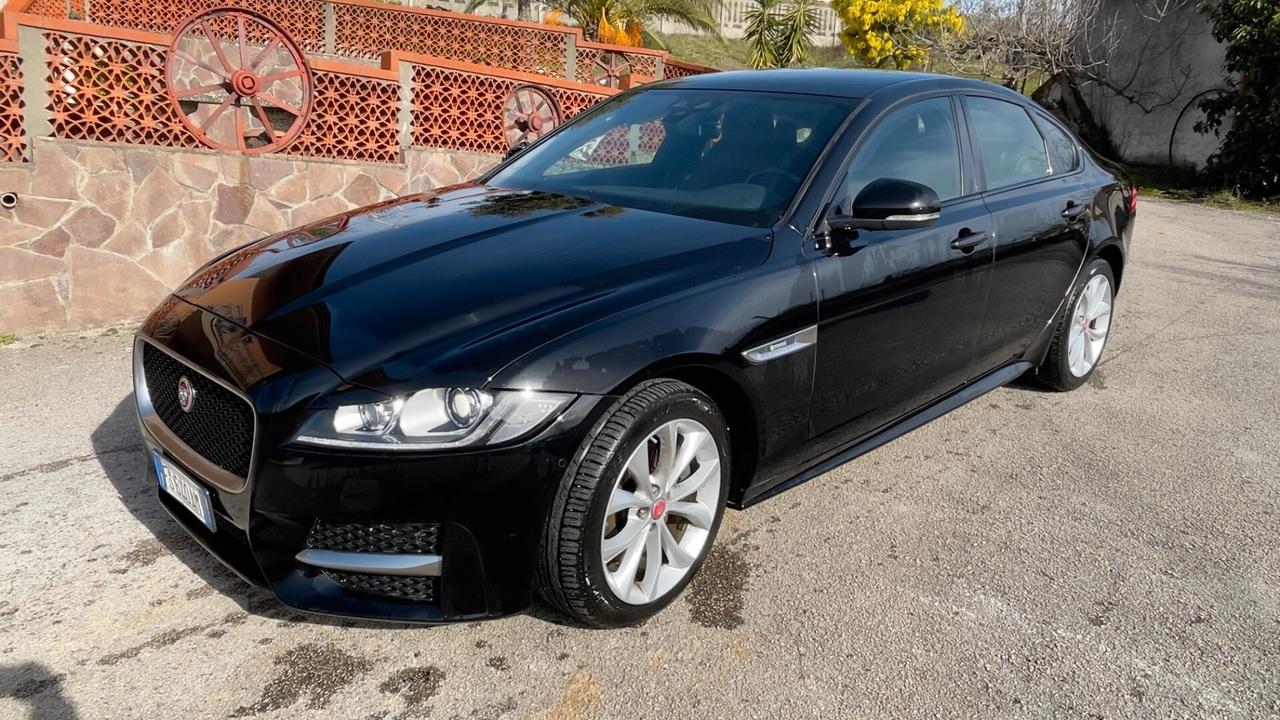 Jaguar XF 2.0 D 180 CV aut. R-Sport /(incidentata)