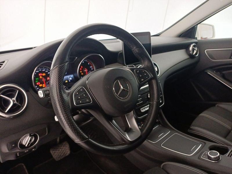 Mercedes-Benz GLA GLA-X156 2017 220 d Sport 4matic 170cv auto