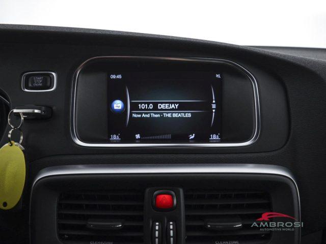 VOLVO V40 D2 R-design