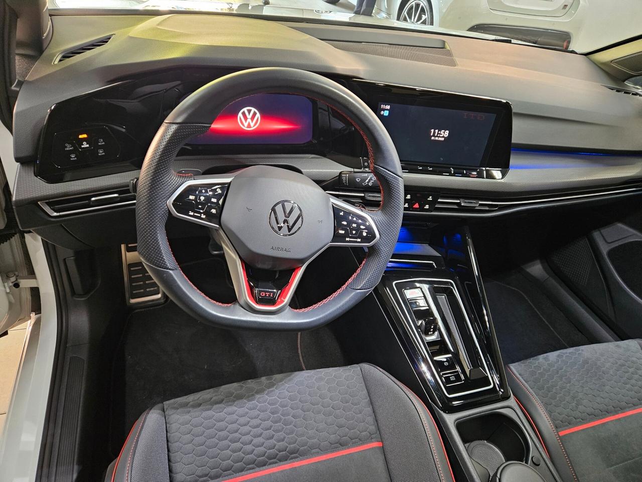 Volkswagen Golf GTI 2.0 TSI CLUBSPORT 300 CV - TETTO - IQ LIGHT - 19