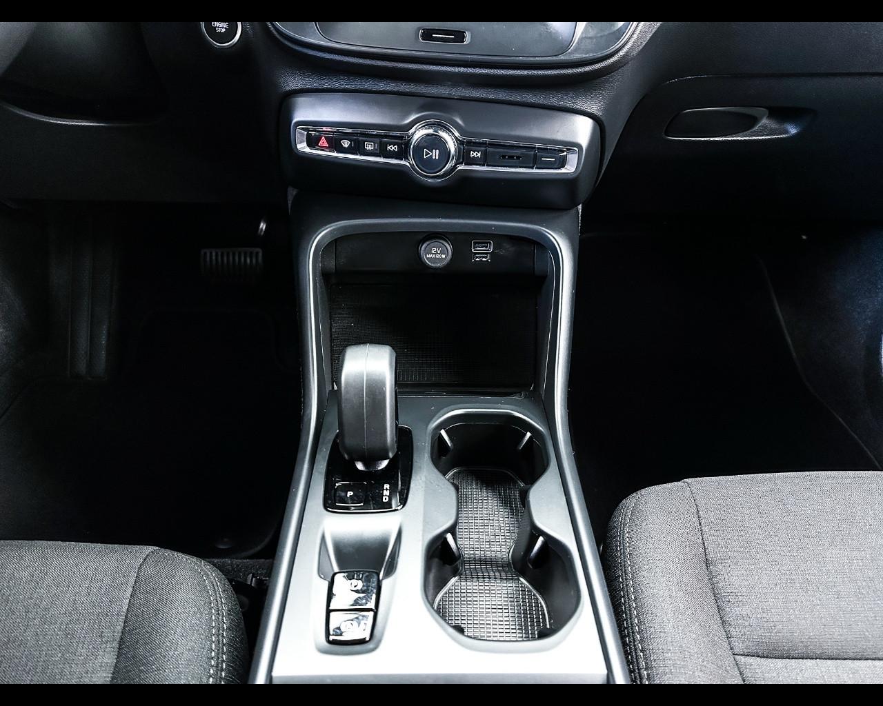 VOLVO XC40 (2017-->) - XC40 T2 Essential