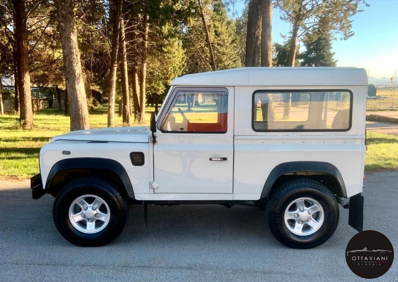 Land Rover Defender 90 turbodiesel Soft-top