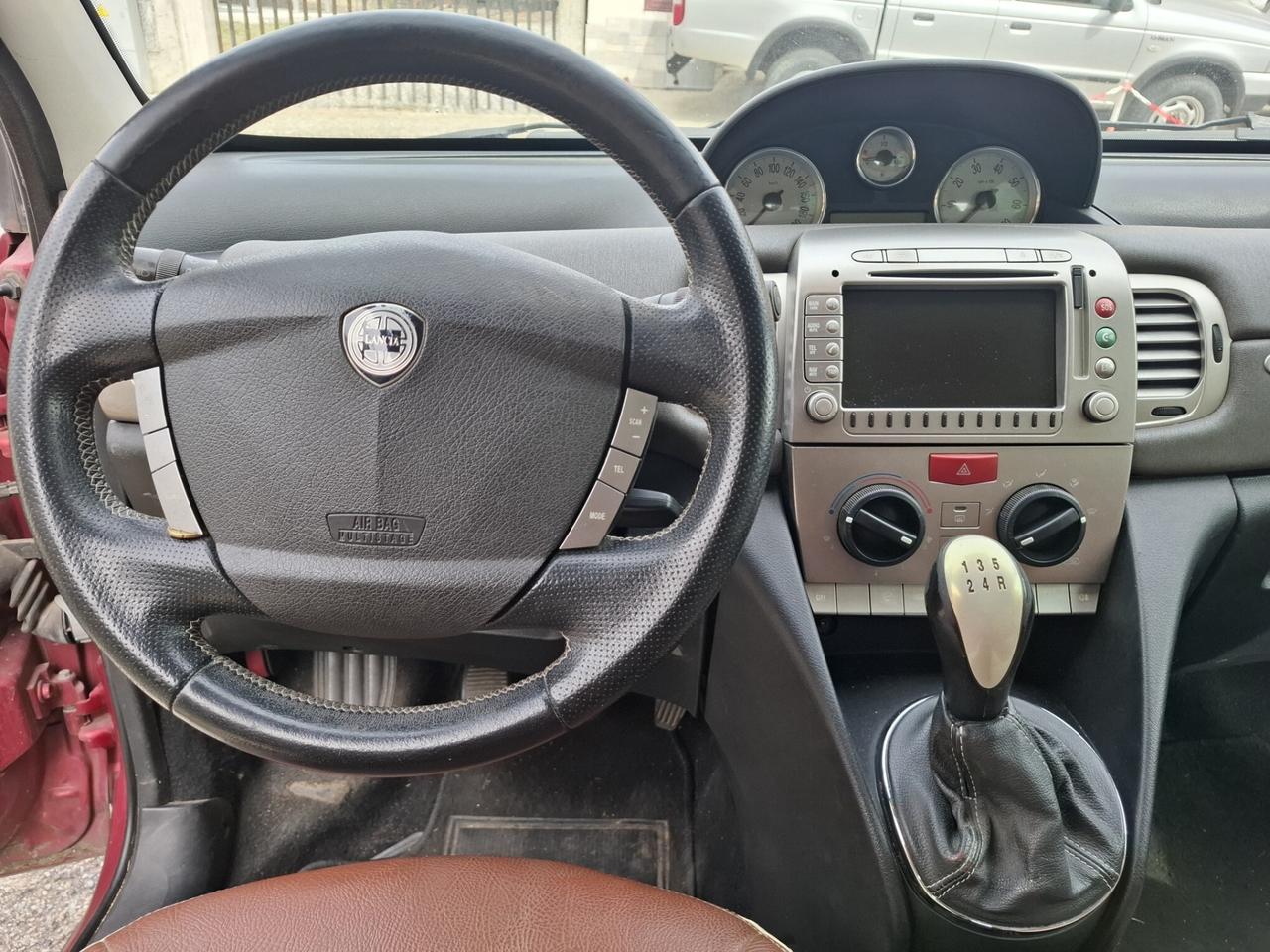 lancia ypsilon 1.3 mutijet 75 cv Versus