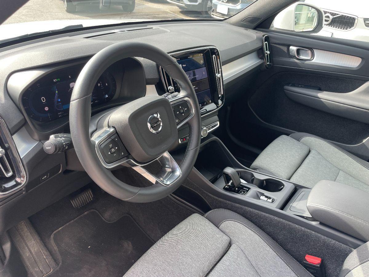 VOLVO - XC40