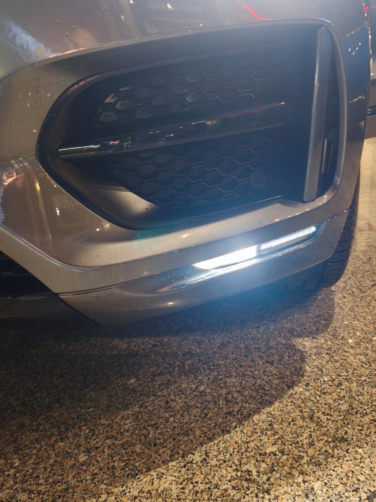 Jaguar F-Pace 2.0 D 180 CV AWD aut. R-SPORT 2018