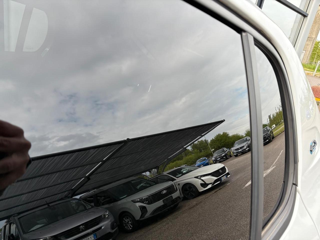 Peugeot 208 ALLURE PACK motore elettrico 136 cv SPOTICAR