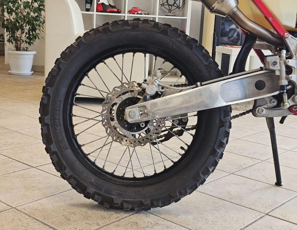 AJP PR4 125 Supremoto Pro 2.500km 2018 GUIDA A1