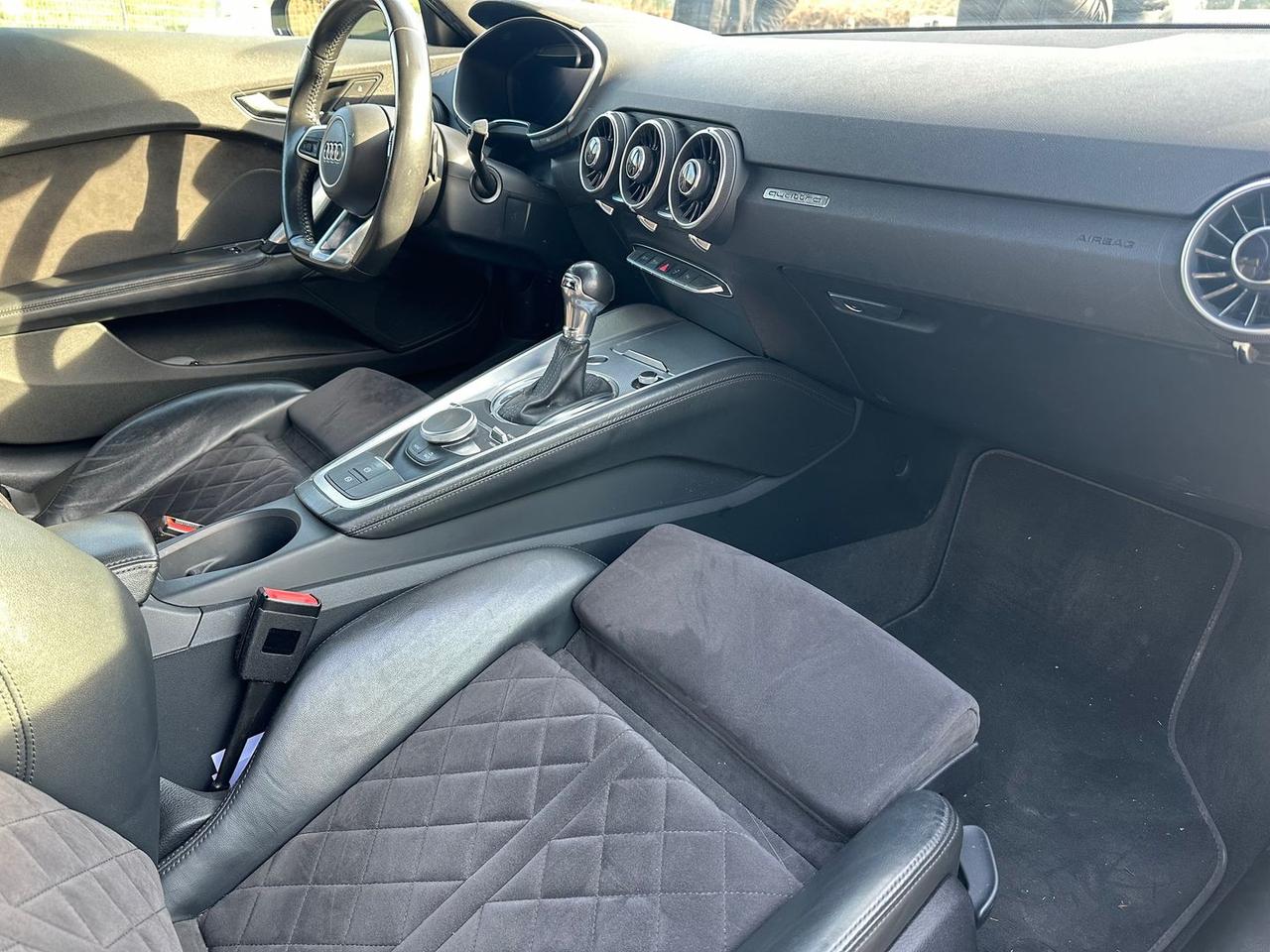 Audi TT S Line 2.0 TFSI #8773