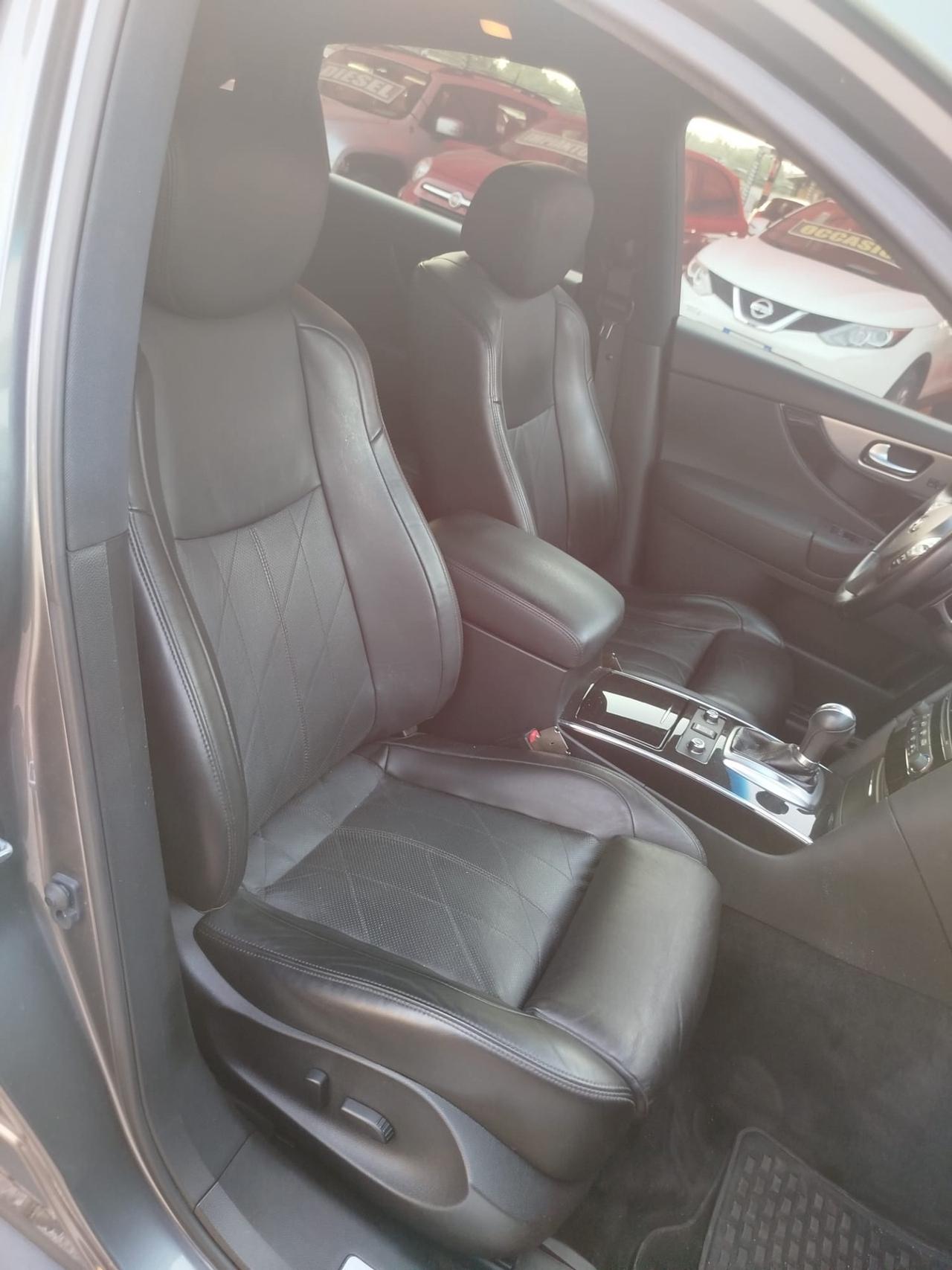 Infiniti QX70 3.0 diesel V6 AT S Premium