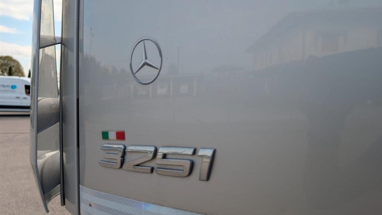 TRATTORE STRADALE E AUTOCARRO CON SISTEMA SCARRABILE PRIS-MAG SA26