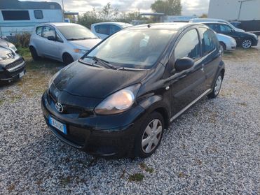 Toyota Aygo 1.0 12V VVT-i 5 porte Sol Connect Red Edition