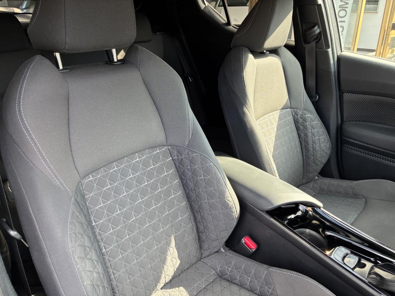 Toyota C-HR 1.8 Hybrid E-CVT Lounge