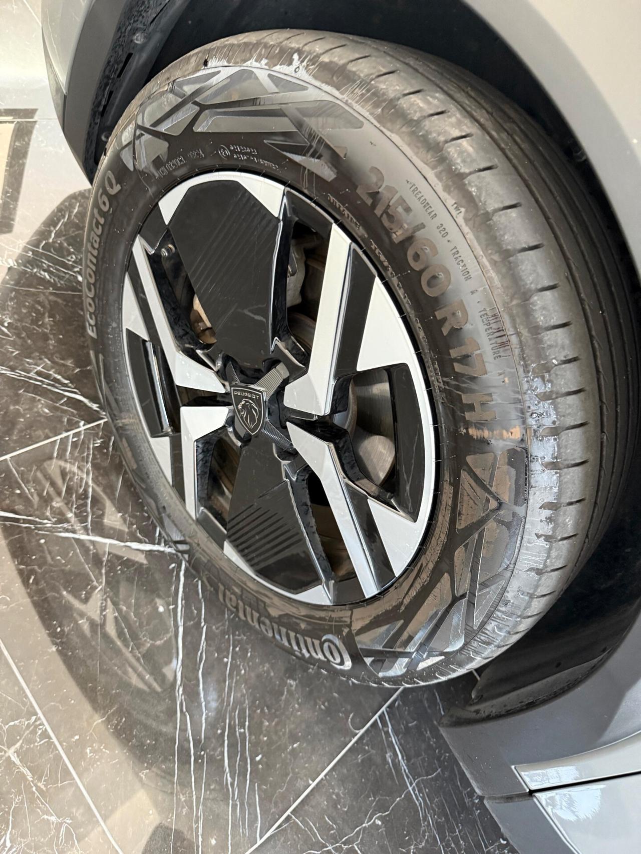 Peugeot 2008 motore elettrico 156 CV GT