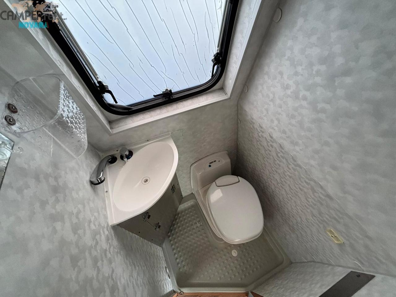 Peugeot 244 L - FURGONATO COMPATTO CON DINETTE A FERRO DI CAVALLO