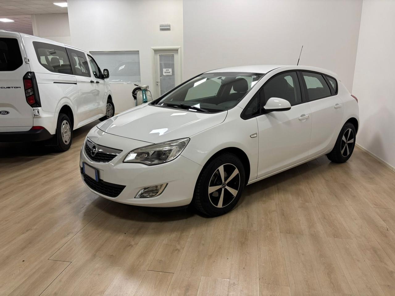 Opel Astra 1.4 Turbo 140CV 5 porte GPL
