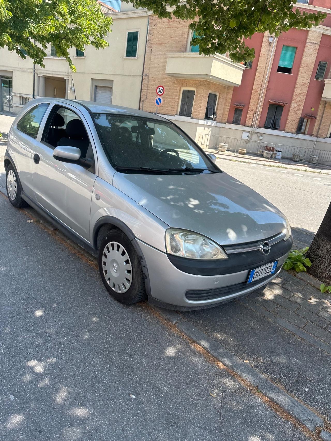 Opel Corsa 1.0 benzina neopatentati 2003