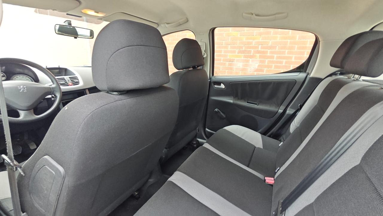 Peugeot 207 1.4 8V 75CV 5p. ONE Line