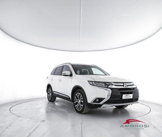 MITSUBISHI Outlander 2.2 DI-D 4WD Instyle Plus SDA 7 posti - AUTOCARRO