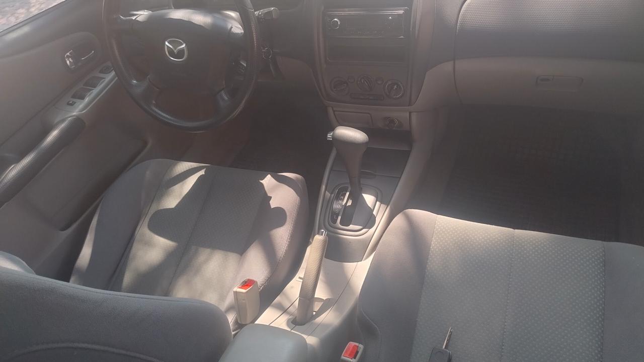 Mazda 323 F 1.6i 16V C. Autom. ASI-CRS clima Ok Neopat.