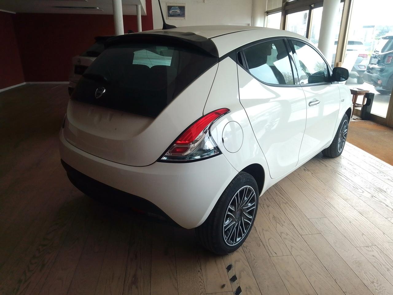 Lancia Ypsilon 1.0 FireFly 5 porte S&S Hybrid Oro
