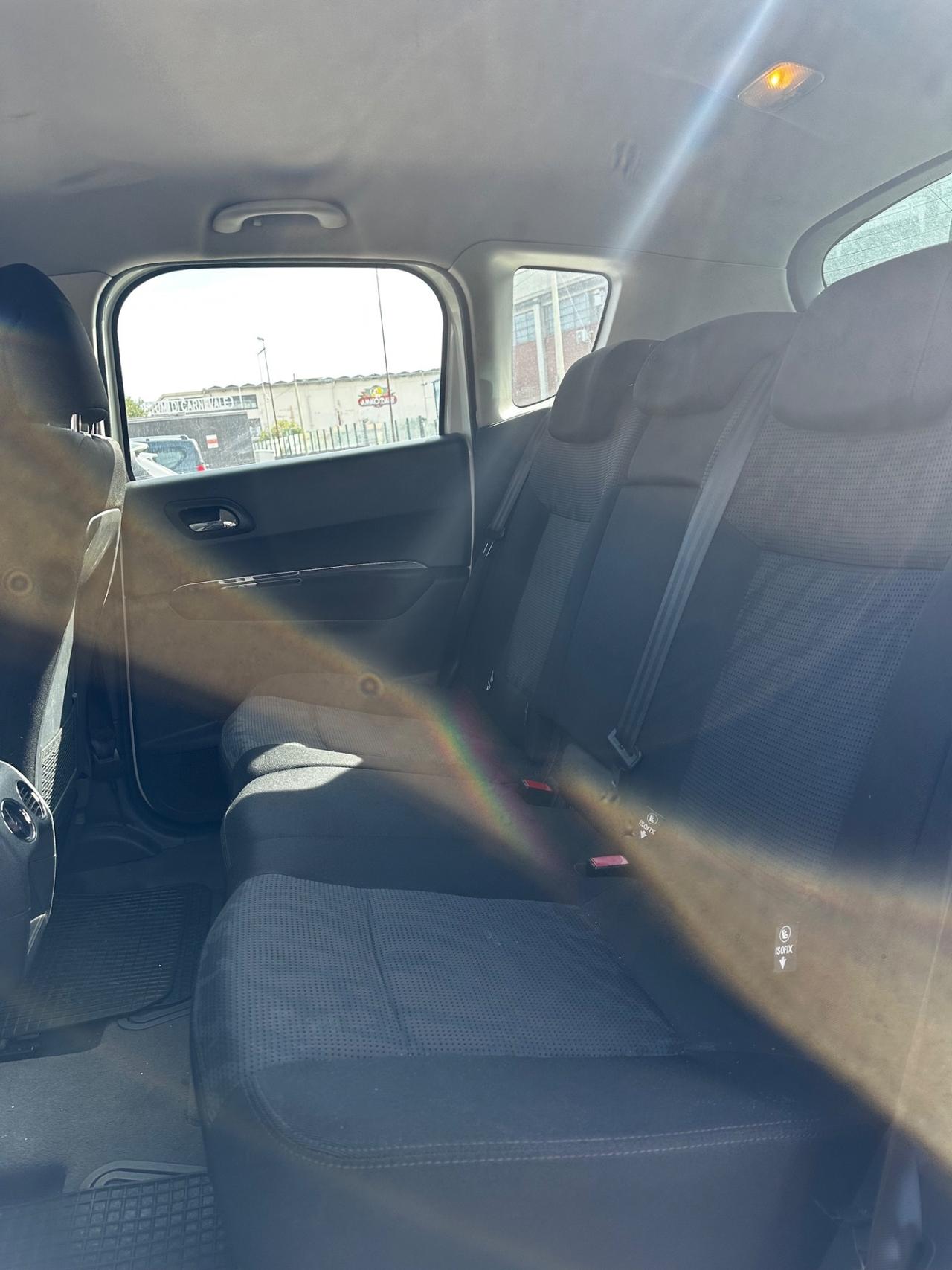 Peugeot 3008 1.6 e-HDi 112CV cambio robotizzato S.&S. Business